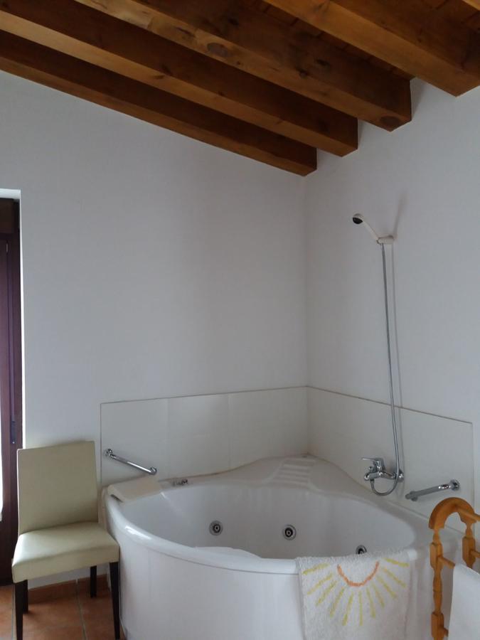 Casa Rural La Antigua Fragua Los Llanos de Tormes Exterior foto